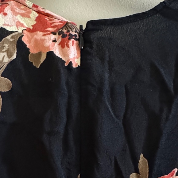 Reformation Floral Wrap Dress size 0-made In USA- 100% viscose - Picture 10 of 10